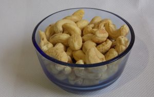 bowl of cashew nuts